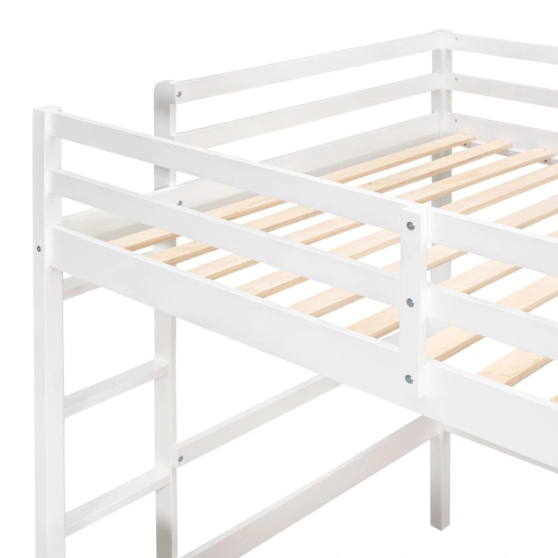 Hochbett in Full-Größe mit Schreibtisch und Schreibtafel